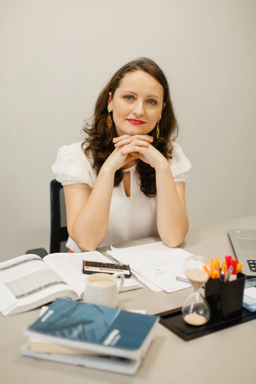 Mulher consultora financeira - especialista financeira